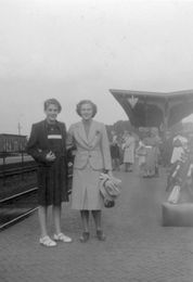 361 - Station Valkenburg 1940 Jetty Cremers & Pietje v.d. Zee
